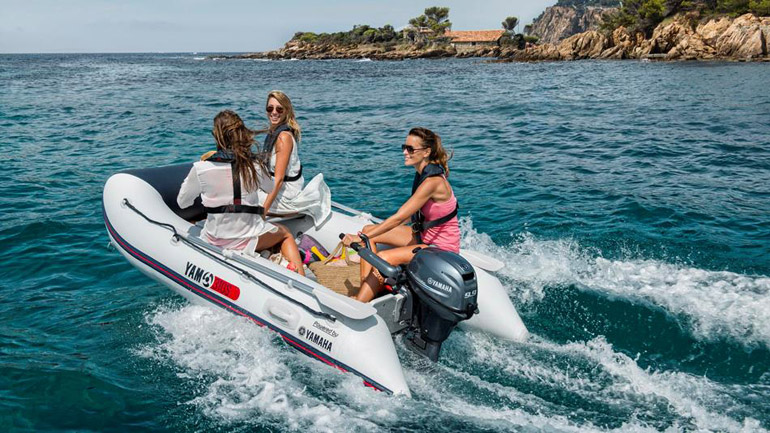 Το κόστος για φουσκωτό μαζί με κινητήρα φτάνει τα 3.500 ευρώ!