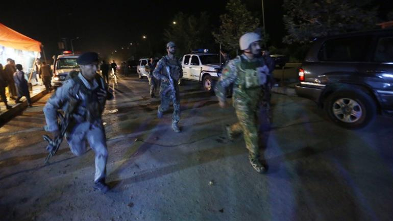 Δώδεκα νεκροί από την επίθεση στο Αμερικάνικο Πανεπιστήμιο στην Καμπούλ