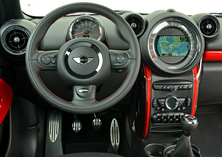 Το εσωτερικό ενός αυτοκινήτου MINI (στην φωτογραφία το Paceman)