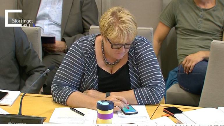 Νορβηγία: Τσάκωσαν αρχηγό κόμματος να παίζει «Pokemon Go» σε συζήτηση για την Άμυνα