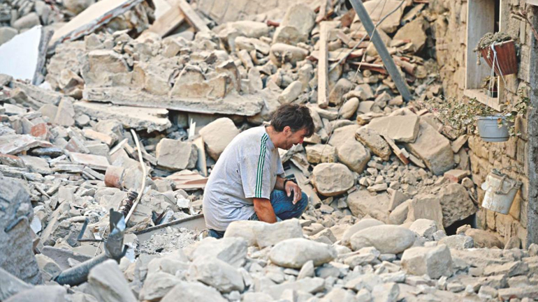 Τους 247 έφτασαν οι νεκροί του εγκέλαδου που συγκλόνισε την Ιταλία