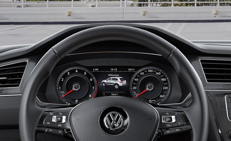 Στο νέο Golf θα δούμε και το νέο ψηφιακό πίνακα οργάνων...