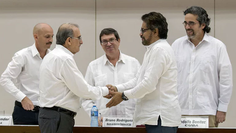 Κολομβία: Ιστορική ειρηνευτική συμφωνία με τους αντάρτες FARC