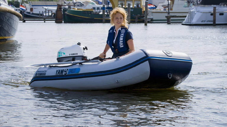 Με 1.500 ευρώ το πακέτο φουσκωτό - εξωλέμβια το κάνεις δικό σου (χωρίς την... κυρία!)