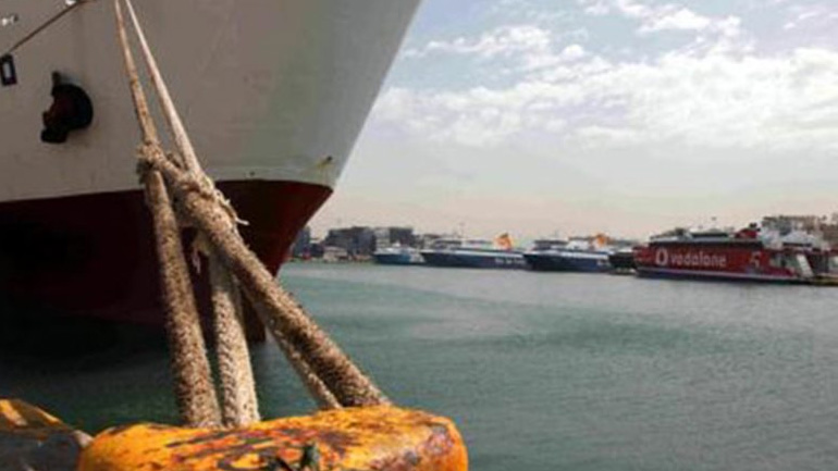 Περιπέτεια για ηλικιωμένο που αποβιβάστηκε από το πλοίο και… τον χτύπησε Ι.Χ.