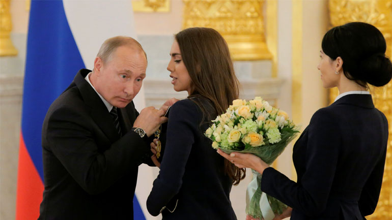 Σαμπάνια και… BMW κέρασε ο Πούτιν τους Ολυμπιονίκες