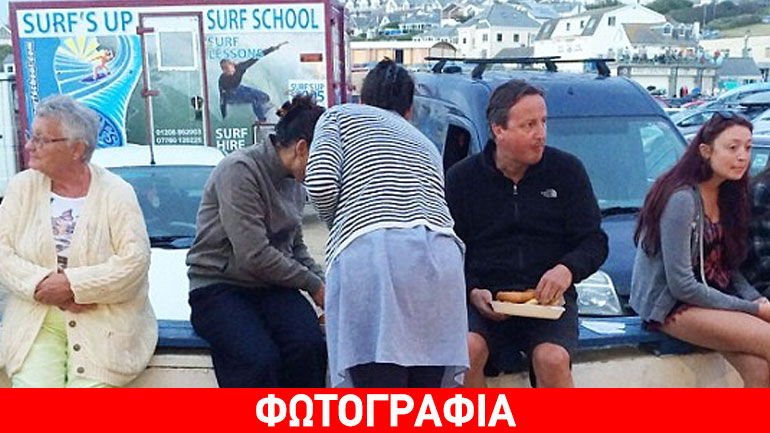 O άλλοτε ισχυρός άνδρας της Βρετανίας παραθερίζει ξυπόλυτος στην Κορνουάλη