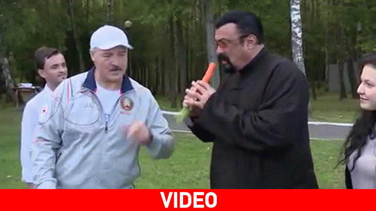 Τα δώρα-έκπληξη που έλαβε ο Στίβεν Σιγκάλ στη Λευκορωσία