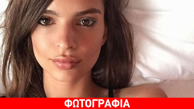 Emily Ratajkowski: Ποζάρει ολόγυμνη στην μπανιέρα!