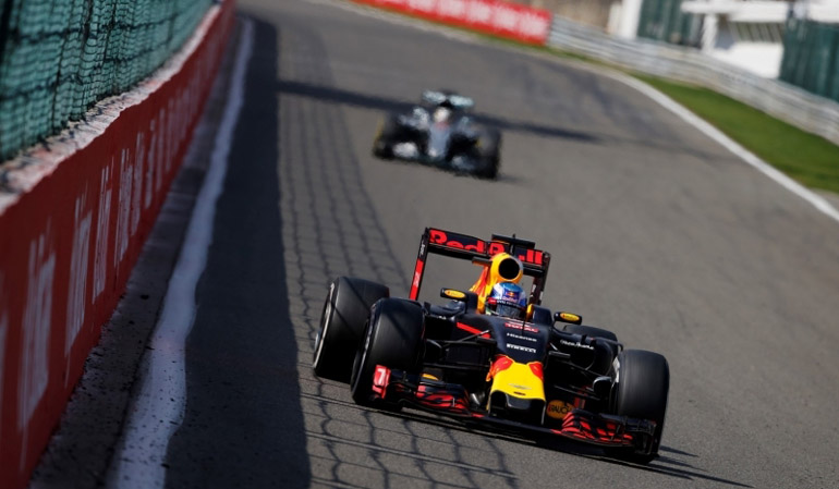 Βάθρο και δεύτερη θέση για τον Ricciardo με Red Bull