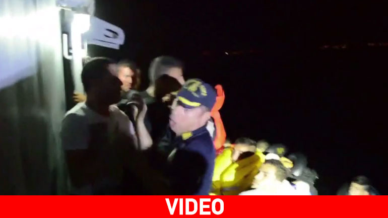 Λέρος: Σάλος για άνδρα του λιμενικού που βρίζει πρόσφυγα