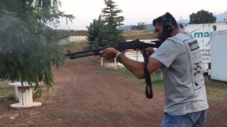 O Mπουρούσης πήρε τ’ όπλο του…