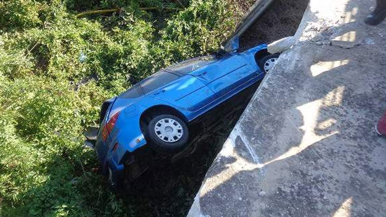 Τρίκαλα: Βγήκε ζωντανή από απίστευτο τροχαίο