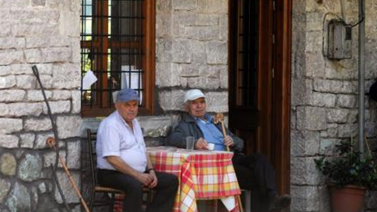 Θέλετε καφέ; Δώστε ένα αβγό! Θέλετε ποτό; Δώστε μια κότα!
