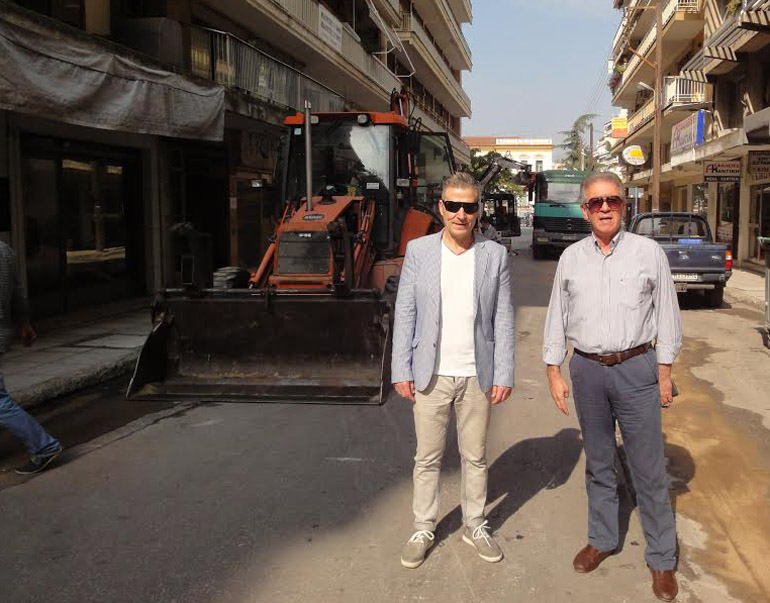 Ο Δήμαρχος Σερρών Πέτρος Αγγελίδης (δεξιά) με τον Αντιδήμαρχο έργων Ηλία Γκότση