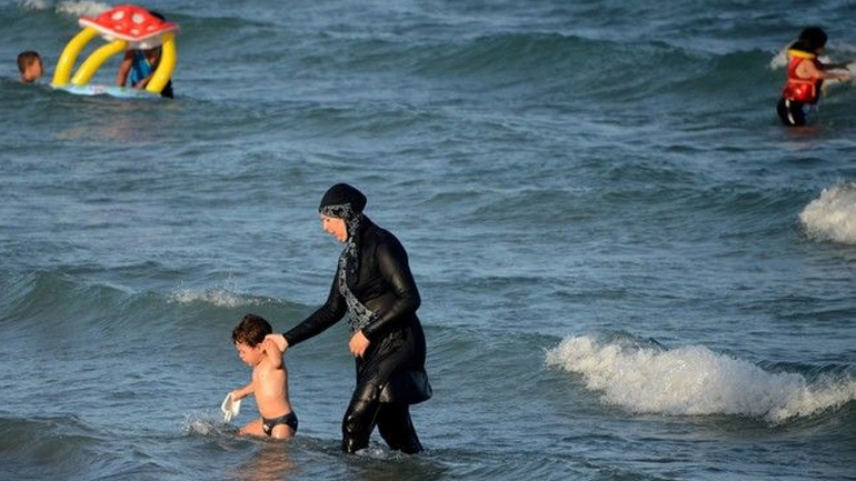 Το μπουρκίνι διχάζει τη Γερμανία