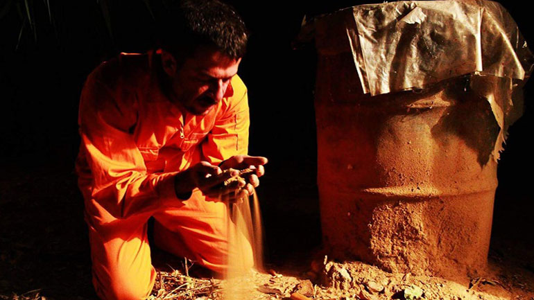 «Και τα αγόρια κλαίνε» στο θέατρο Τσάι στη Σαχάρα