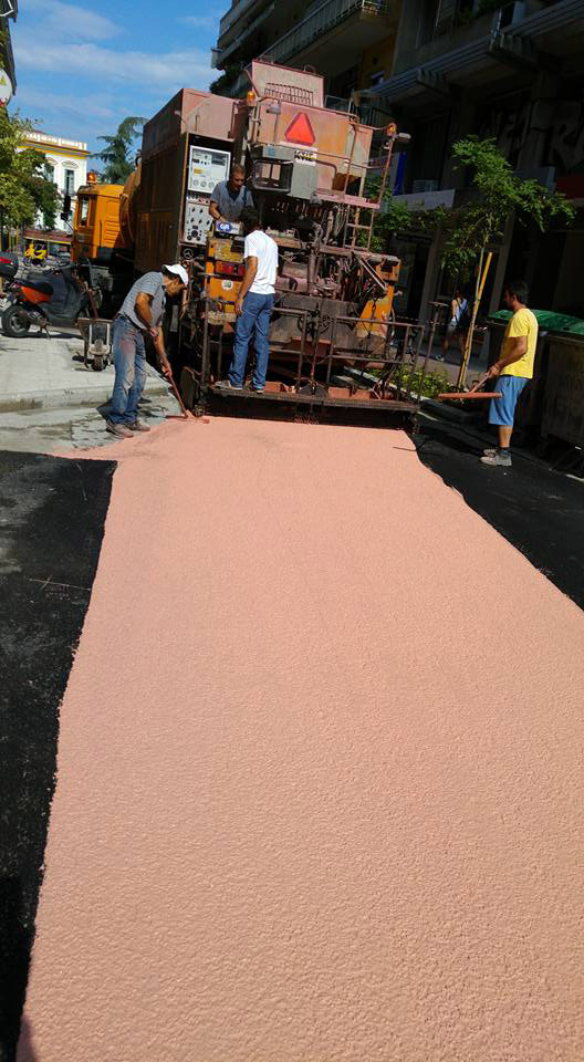 Σε αρκετούς δρόμους της πόλης των Σερρών έπεσε το προηγμένο υλικό...