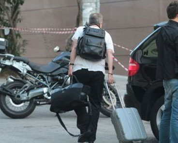 Ξεσπιτώθηκαν για μια... άδεια