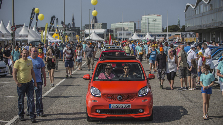 Πραγματική παρέλαση...