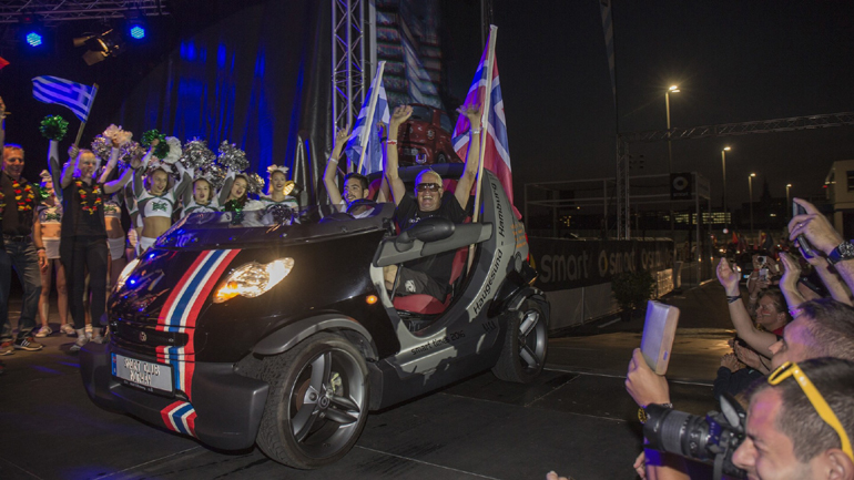 Ένα συλλεκτικό Crossblade που φέρει και ελληνική σημαία!