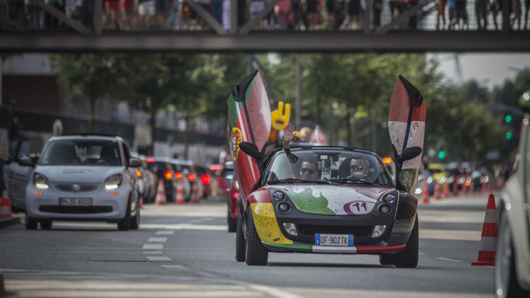 Ειδικά διαμορφωμένο Smart με τις πόρτες να ανοίγουν προς τα πάνω...