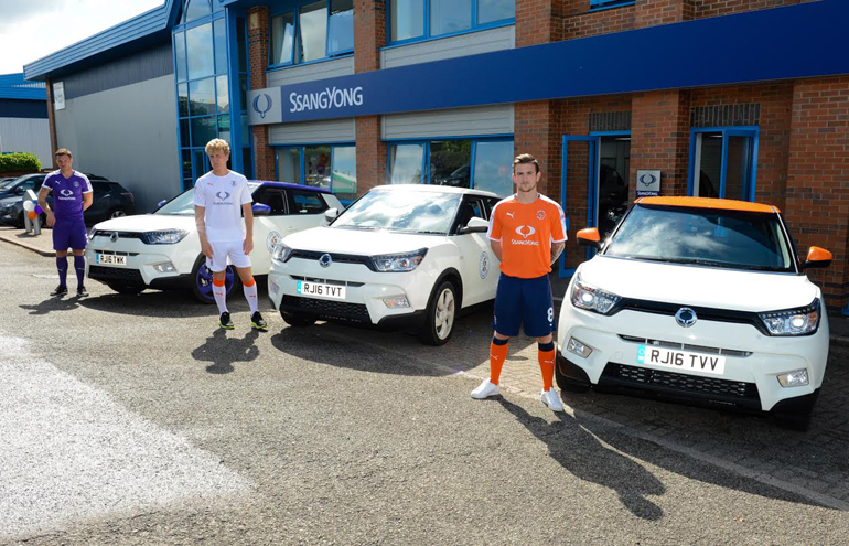 Η κορεατική φίρμα είναι ο επίσημος χορηγός της ποδοσφαιρικής ομάδας Luton Town FC στην Μεγάλη Βρετανία