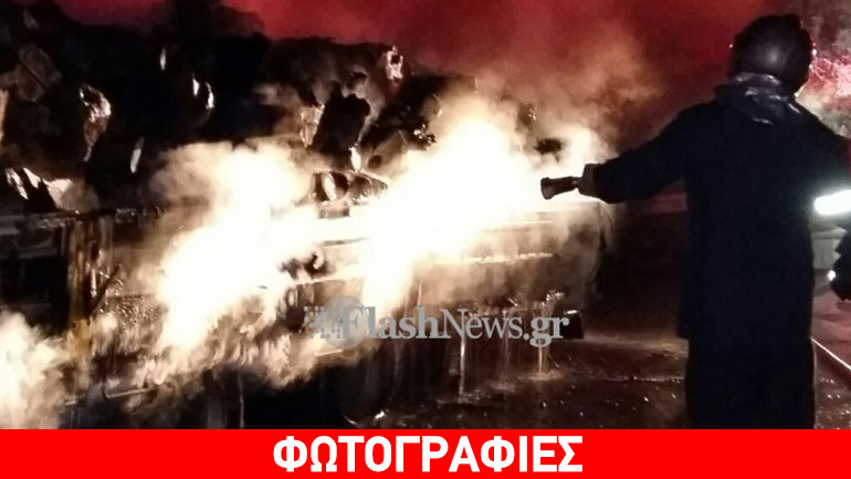 Στις φλόγες φορτηγό με εύφλεκτο φορτίο στη Σούδα Χανίων