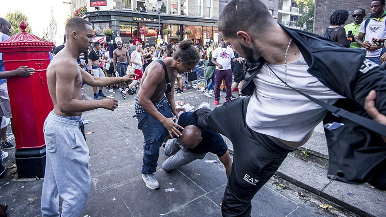 Πανικός σε φεστιβάλ του Νότινγκ Χιλ: Συνολικά έξι τραυματίες και 450 συλλήψεις