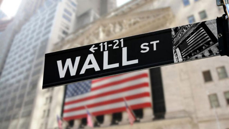 Μικρή πτώση στη Wall Street