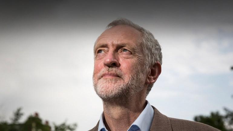 Ο Κόρμπιν φαίνεται να προηγείται στην κούρσα για την ηγεσία των Εργατικών