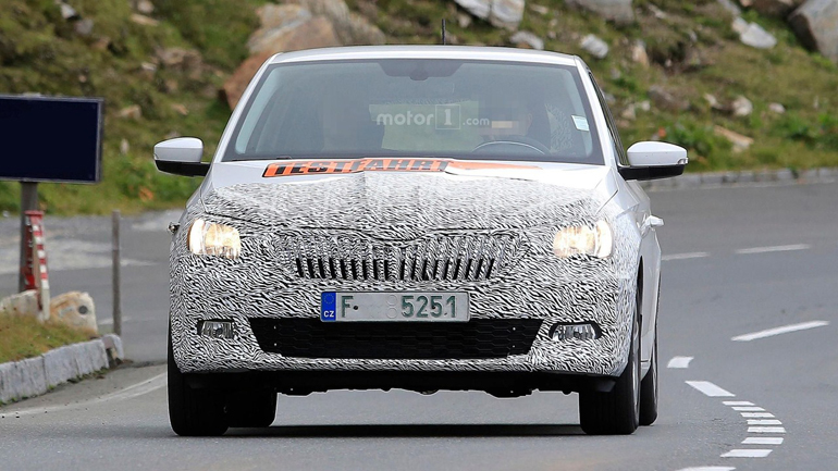 Δοκιμές εξέλιξης στο εξωτερικό για το καμουφλαρισμένο ανανεωμένο Skoda Fabia
