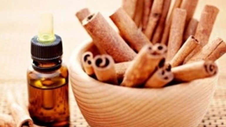 Αντιρυτιδικό λάδι προσώπου με λάδι κανέλας