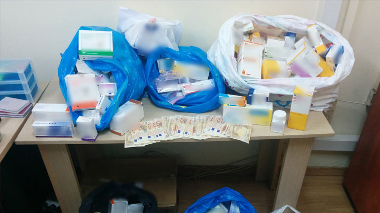 «Nτου» σε παράνομη φαρμακαποθήκη στην Αττική