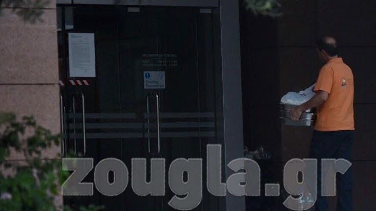 Τα delivery πηγαινοέρχονταν στο κτήριο της Γ.Γ.