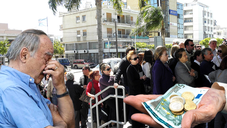 Διπλό “ψαλίδι” στις συντάξεις