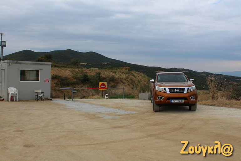 Στο συγκεκριμένο σημείο μπορεί να έχει πρόσβαση όποιος θέλει να δει από κοντά τον λόφο Καστά που διακρίνεται στο βάθος...