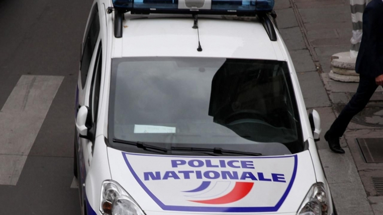 Παρίσι: Σε κρίσιμη κατάσταση αστυνομικός έπειτα από επίθεση με μαχαίρι – Νεκρός ο δράστης