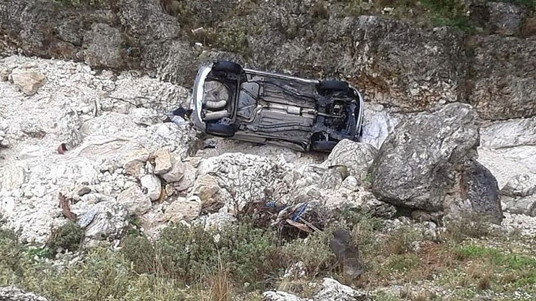 Όχημα έπεσε σε γκρεμό, νεκρός ο οδηγός