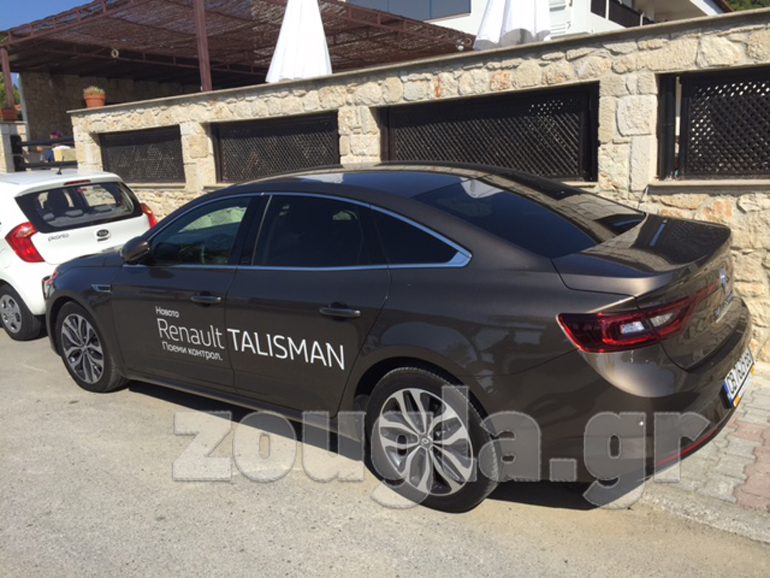 Το Renault Talisman που απαθανάτισε ο φακός του zougla.gr στην Χαλκιδική...