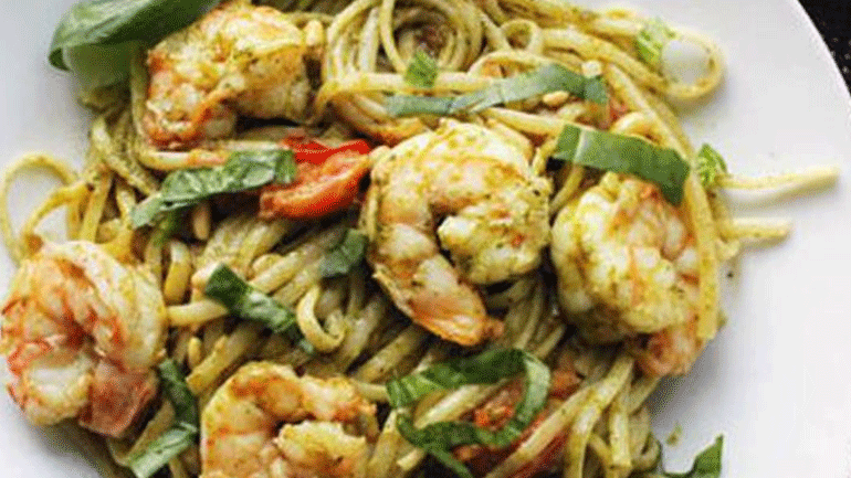 Λιγκουίνι με πέστο και γαρίδες