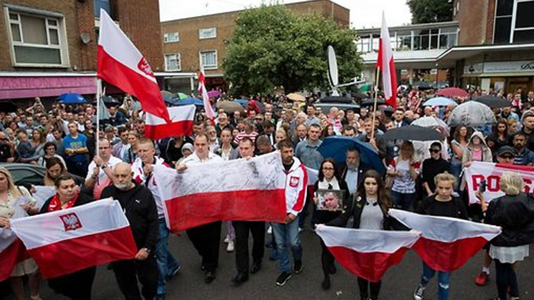 Αγγλία: Oι επιθέσεις εναντίον Πολωνών παίρνουν διπλωματικές διαστάσεις