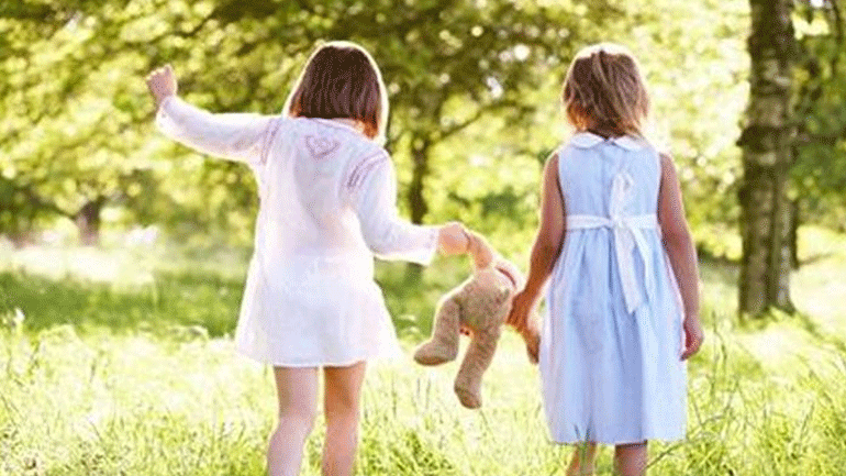 Πώς επηρεάζουν οι πρώτες φιλίες το παιδί