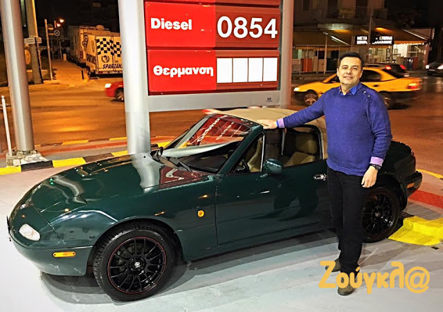 O Δημήτρης Διατσίδης με το αγαπημένο του αυτοκίνητο..