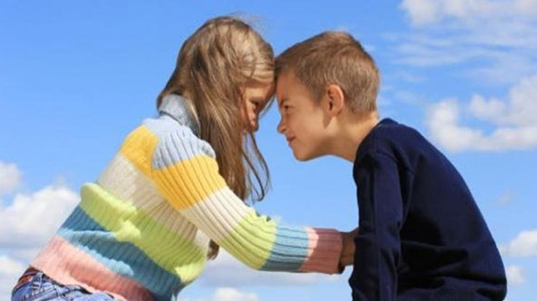 Όταν το παιδί φέρεται σωστά μόνο σε τρίτους