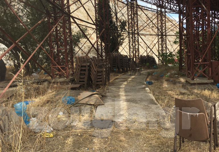 Σκουριασμένα σίδερα στις κερκίδες