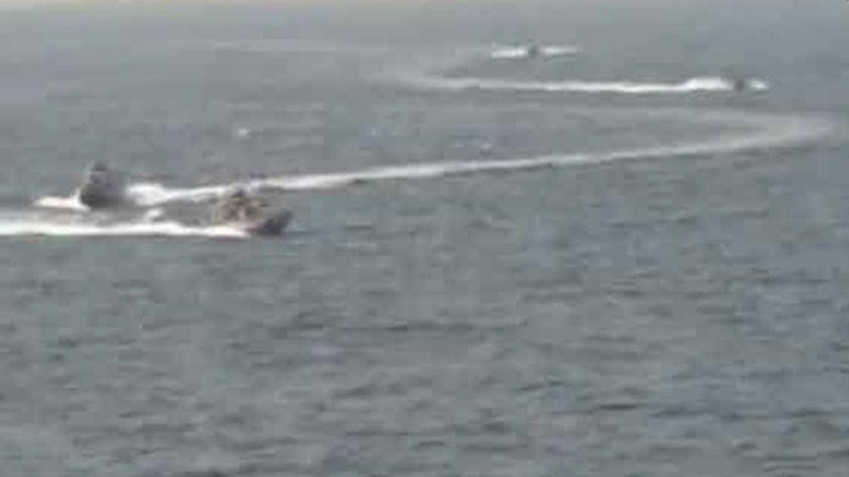 Ιρανικό ταχύπλοο υποχρέωσε σε αλλαγή πορείας περιπολικό σκάφος των ΗΠΑ