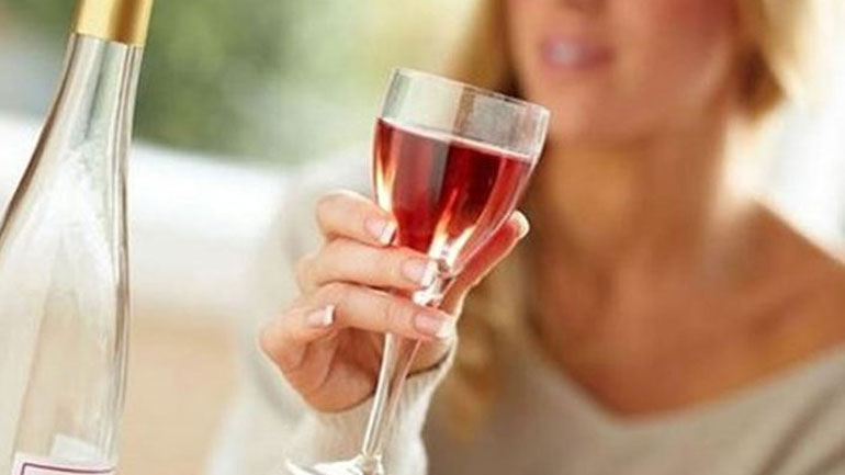 Το πολύ αλκοόλ μειώνει τη γονιμότητα των γυναικών