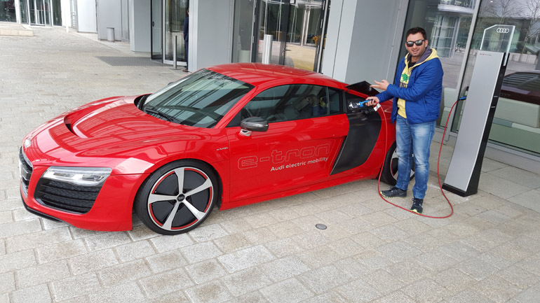 Ηλεκτρικές εκδόσεις και σε super car (στην φωτό το Audi R8 το οποίο ακόμα δεν έχει κυκλοφορήσει) 