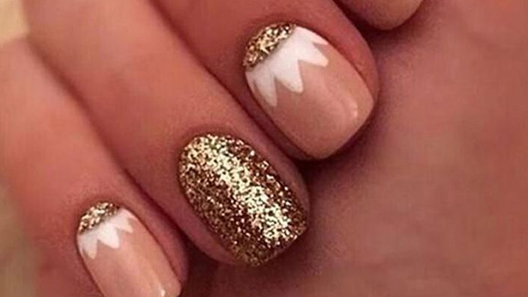 Φθινόπωρο: Βάψτε nude τα νύχια σας!